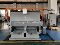 МЛ-2000 машина за сечење великог формата за испоруку у Ка...